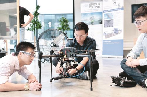 Mang robot vào trường học