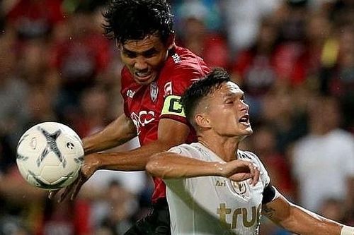 Văn Lâm thủng lưới hai bàn, Muangthong United vẫn thắng kịch tính