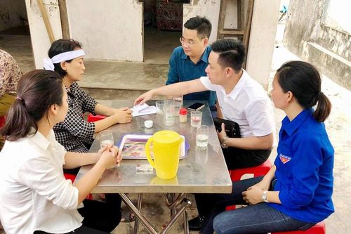 Thăm hỏi, hỗ trợ gia đình có thuyền viên gặp nạn trên biển