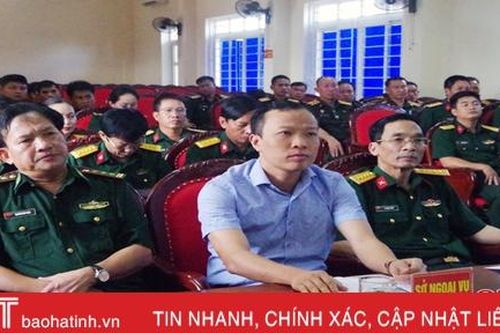 Huấn luyện nghiệp vụ quân sự cho cán bộ, sỹ quan tỉnh Bôlykhămxây