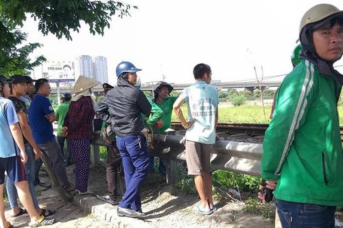 Hà Nội: Băng qua đường sắt thiếu quan sát, một người tử vong