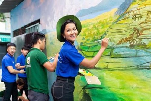H'Hen Niê, Hoàng Thùy làm Đại sứ chiến dịch Mùa Hè xanh 2019