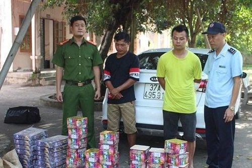 Tóm gọn 2 đối tượng vận chuyển gần 100kg pháo phục vụ đám cưới