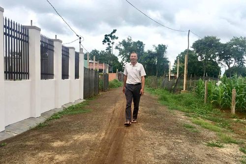Người dân Dun Bêu hiến đất làm đường