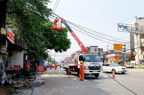 Đứt đường điện trung thế, ảnh hưởng tới hơn 10 nghìn khách hàng