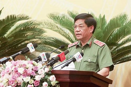 Hà Nội: Xe chạy tuyến cố định 'núp bóng' xe hợp đồng ảnh hưởng trật tự an toàn giao thông