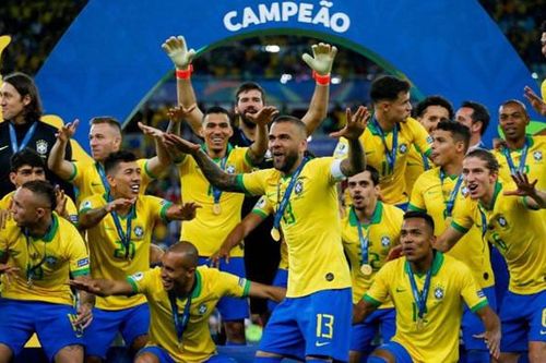 Sao Brazil tố Messi thao túng trọng tài ở Barcelona