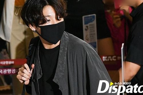 Jungkook BTS tranh thủ lăng-xê áo Hanbok trước fan quốc tế