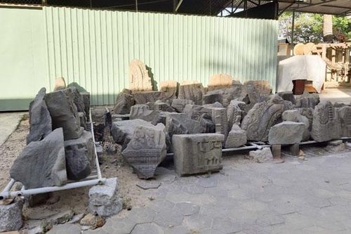 Hơn 100 hiện vật di tích quốc gia đặc biệt bị bỏ ngoài trời suốt 12 năm