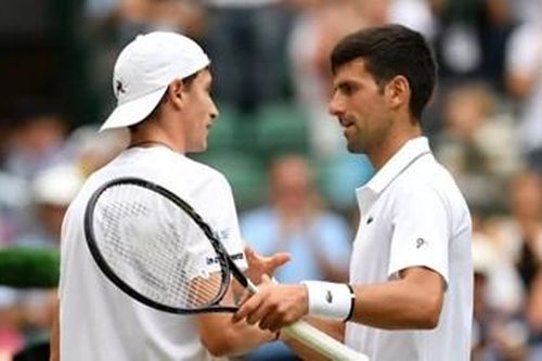 Novak Djokovic, Roger Federer và Rafael Nadal cùng tiến vào tứ kết Wimbledon