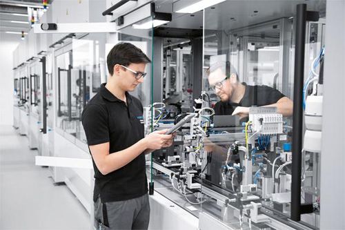 Đừng để Việt Nam mãi chỉ là quốc gia cho thuê lao động giá rẻ