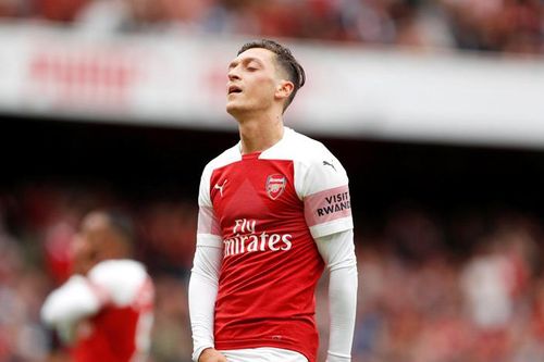 Arsenal vẫn trả một phần lương khi tống khứ Ozil