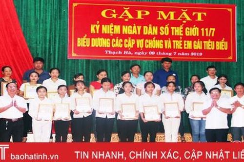 Thạch Hà tôn vinh các cặp vợ chồng và trẻ em gái tiêu biểu