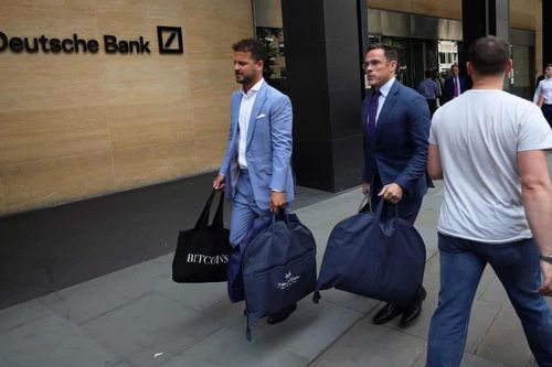Hình ảnh tại các văn phòng Deutsche Bank sau tuyên bố sa thải 18.000 nhân viên