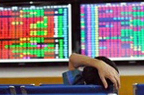 Báo cáo không đúng, một loạt nhà đầu tư bị phạt tiền