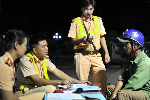 Những chiêu trò của 'ma men' chống đối CSGT