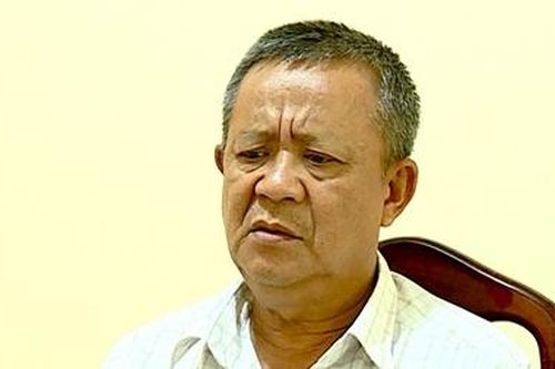 Đi bán vé số, người mẹ 'trao trứng cho ác'