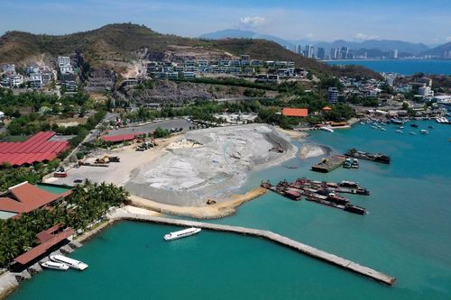 Nhiều dự án lấn biển xây biệt thự, bến du thuyền xé nát vịnh Nha Trang
