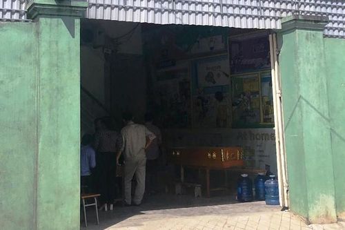 Nữ cán bộ phòng giáo dục chết trong tư thế treo cổ