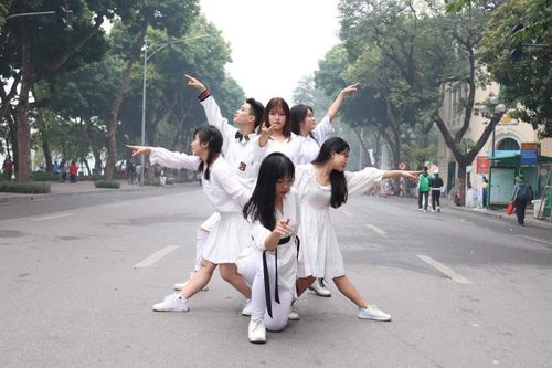 Dance in public khuấy động phố đi bộ Hồ Gươm
