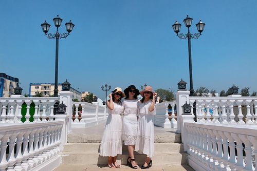 Cầu cảng đẹp như Hawai ở Hải Tiến khiến giới trẻ mê mệt, đã đến là phải check-in