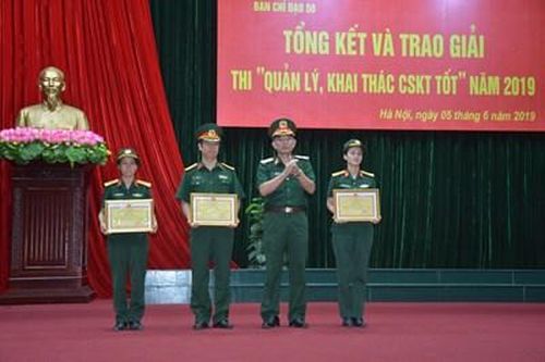 Hai 'cô gái vàng' ở Khoa Vô tuyến điện tử