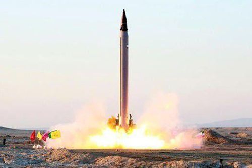 Iran dọa tiêu diệt tàu sân bay Mỹ bằng tên lửa