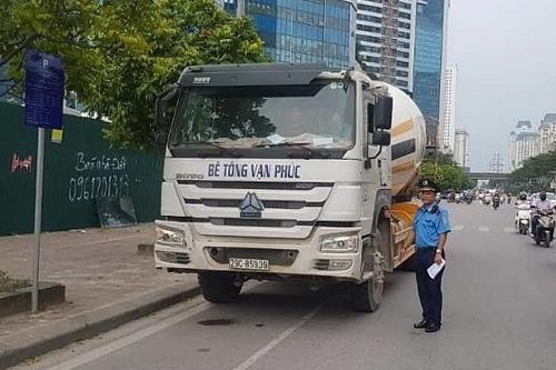 Hà Nội: Phạt 65 triệu đồng, giữ xe bồn bê tông 7 ngày vì đi vào đường cấm