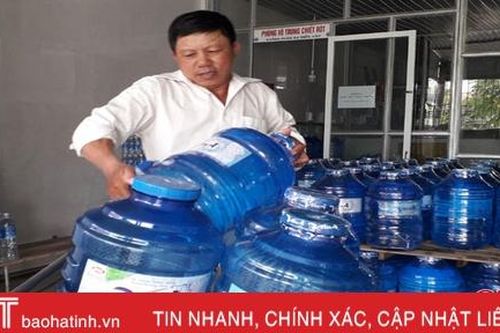 Nắng nóng kéo dài, mặt hàng đá lạnh, nước uống ở Hà Tĩnh 'đắt như tôm tươi'