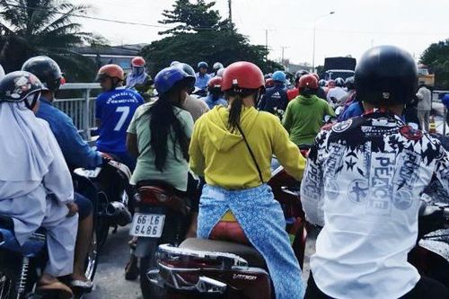 Kẹt xe kéo dài tại cầu An Bình