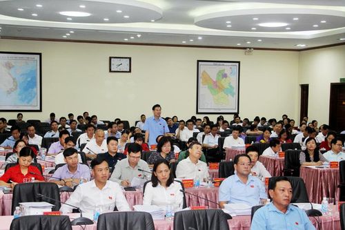 Ngày làm việc thứ hai, Kỳ họp thứ 10, HĐND tỉnh: 12 ý kiến thảo luận tại hội trường