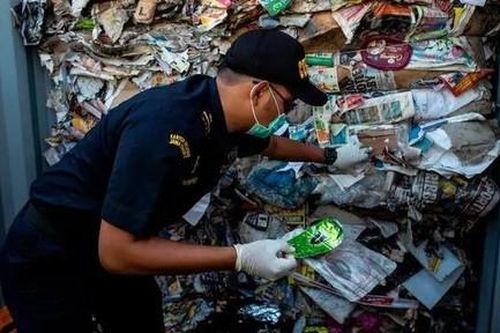 Indonesia trả lại hơn 210 tấn rác thải cho Úc