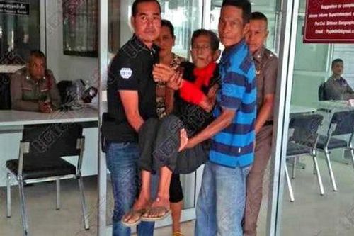 Cụ ông 71 tuổi bị đánh gẫy xương vì dám xâm hại cụ bà 89 tuổi
