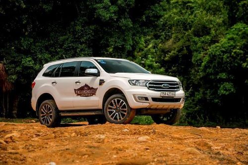 Từ 1,2 đến 1,4 tỷ đồng, chọn Mazda CX-8 hay Ford Everest?