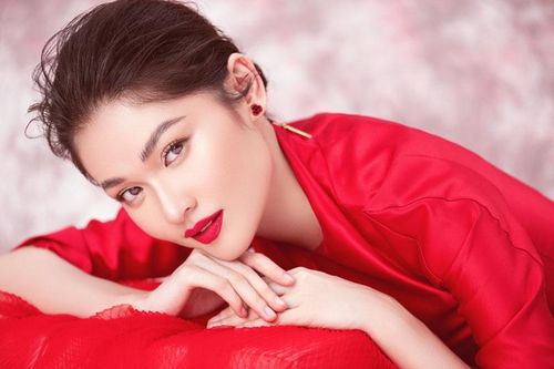 Á hậu Thùy Dung khoe vẻ ngọt ngào đón tuổi 23