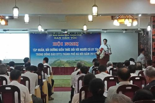 Bồi dưỡng kiến thức cho người dân tộc thiểu số có uy tín