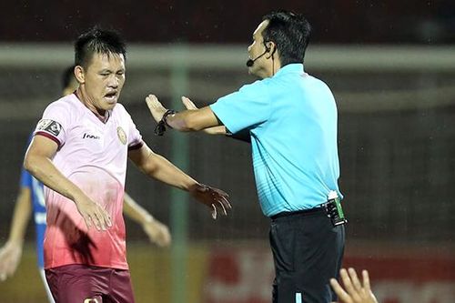 Vua sân cỏ, ông là ai?