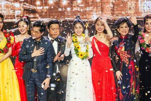 'Nàng thơ' Phương Ý xuất sắc giành ngôi vị quán quân Thần tượng Bolero 2019