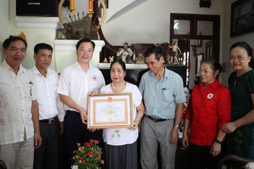 Một gia đình cán bộ hưu trí giàu lòng nhân ái