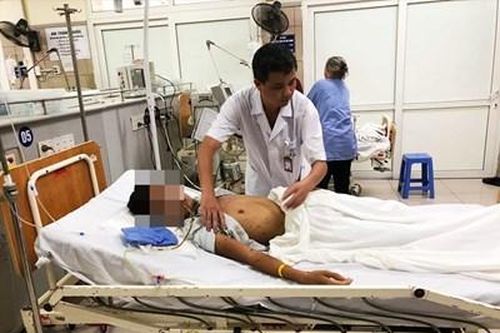Uống rượu ngâm hạt cây rừng, 3 người tử vong, 1 người nguy kịch