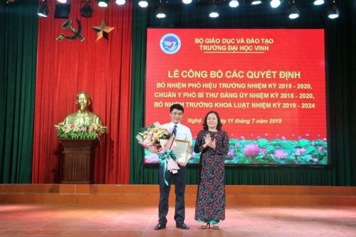 Công bố Quyết định bổ nhiệm Phó Hiệu trưởng Trường Đại học Vinh
