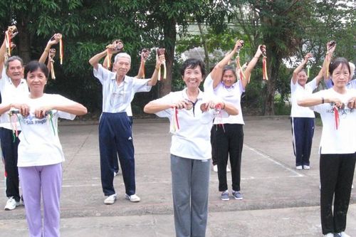 Trong 25 năm, tuổi thọ trung bình của người Việt tăng từ 65,5 lên 73,5