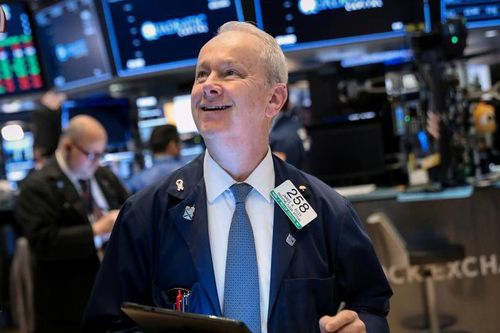 S&P 500 lập kỷ lục mới sau phát biểu của Chủ tịch FED