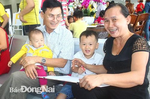 Mỗi cặp vợ chồng nên sinh đủ 2 con
