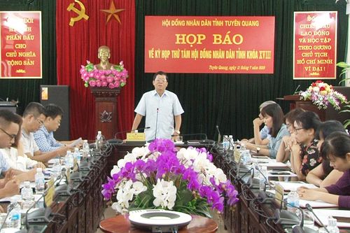 Họp báo về kỳ họp thứ tám HĐND tỉnh khóa XVIII