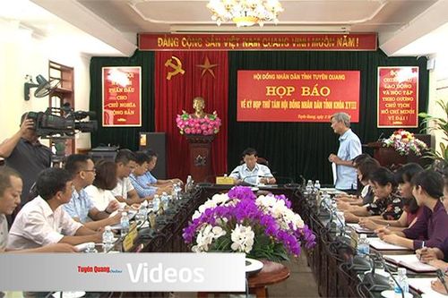 Họp báo về kỳ họp thứ tám HĐND tỉnh khóa XVIII