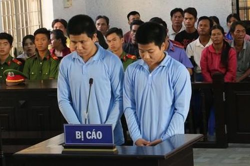 Nhậu xong rủ nhau ra đường đánh người khiến 1 thiếu nữ tử vong