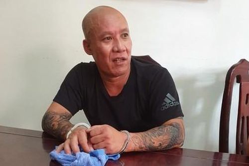 Hai đối tượng xăm trổ đi xế hộp cùng 2 bánh heroin và 1 kg ma túy đá