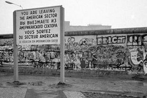 Điệp viên George Paques, cha đỡ đầu của bức tường Berlin