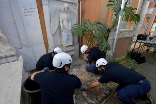 Vatican khai quật 2 ngôi mộ để giải bí ẩn thiếu nữ mất tích